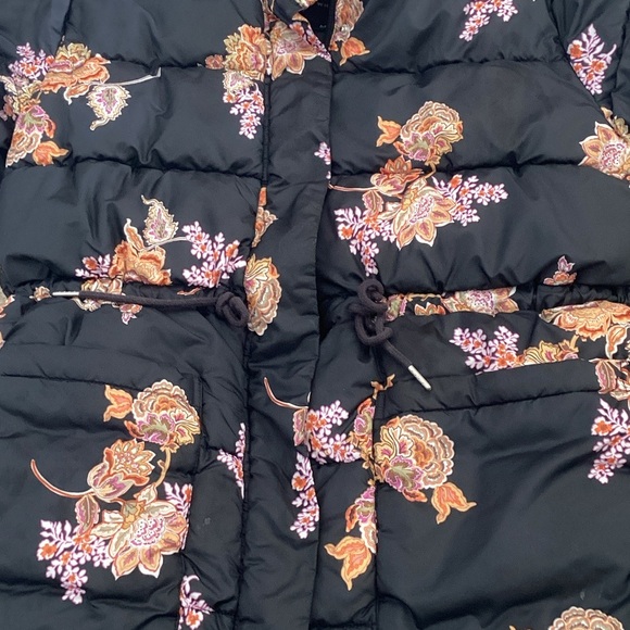 Who What Wear Black Floral Puffer Jacket size medium - Picture 4 of 6